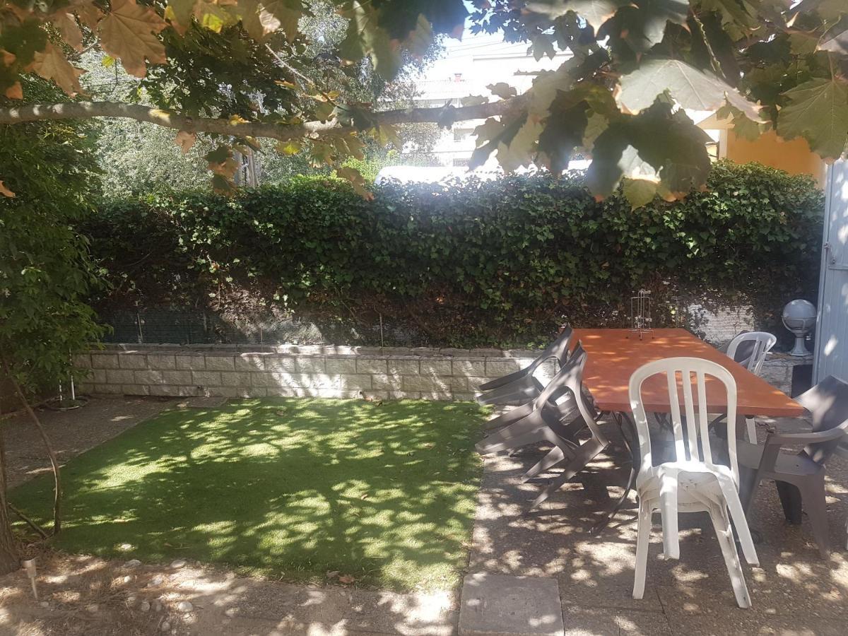 Grande Maison Avec 5 Chambres Et Jardin Avignon Exterior photo